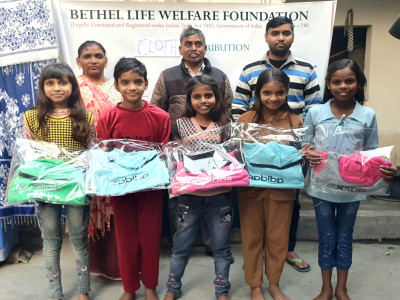 Distributed clothes to the children.